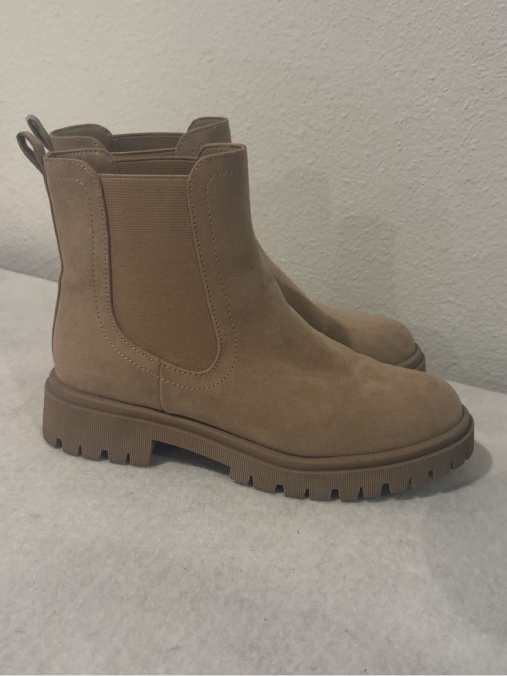 Old Navy Tan Chelsea Lug Sole Ankle Boots
